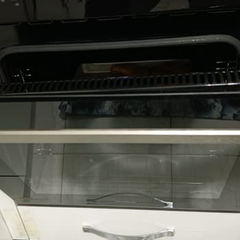 Minisan Fırın Camı Kendiliğinden Patladı