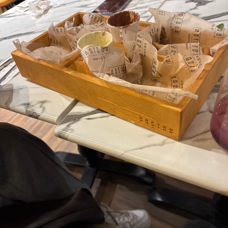 Boston Şubesinde 1.5 Saat Beklemenin Ardından Gelen Kahve Yokluğu