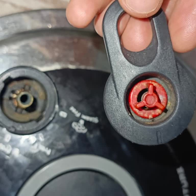 Schafer Düdüklü Tencerenin Kapağındaki Kademe Aparatı Sürekli Çıkıyor, Güvenlik Endişesi