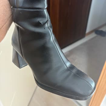 Roger Siyah Mat Küt Burunlu Çizmemde Ön Kısım Yırtılması Ve Değişim Talebi