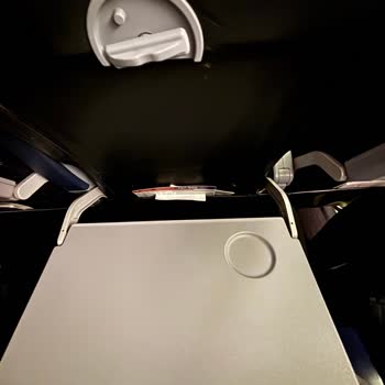 Uçakta Dar Koltuklar Ve Bel Ağrısı Şikayeti