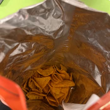Doritos Nacho Paketi Hava Dolu Ve Cips Miktarı Az