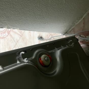 Arçelik Çamaşır Makinesi Kurulum Hatası Nedeniyle Duvar Hasarı Ve Ürün Değişimi Talebi