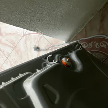 Arçelik Çamaşır Makinesi Kurulum Hatası Nedeniyle Duvar Hasarı Ve Ürün Değişimi Talebi