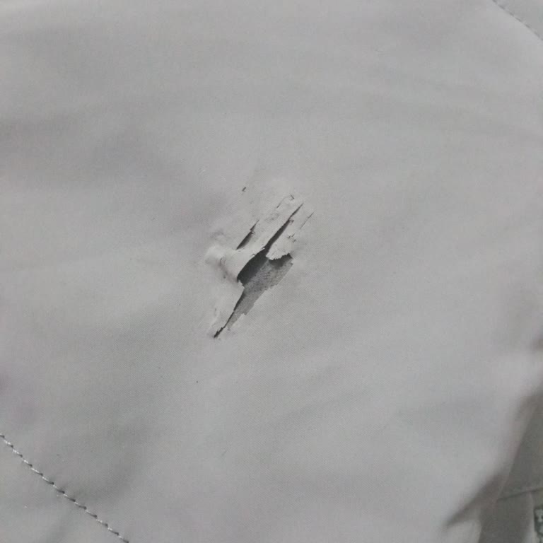 LCW Mağazasından Aldığım Mont 4 Gün Sonra Kolunda Yırtıldı