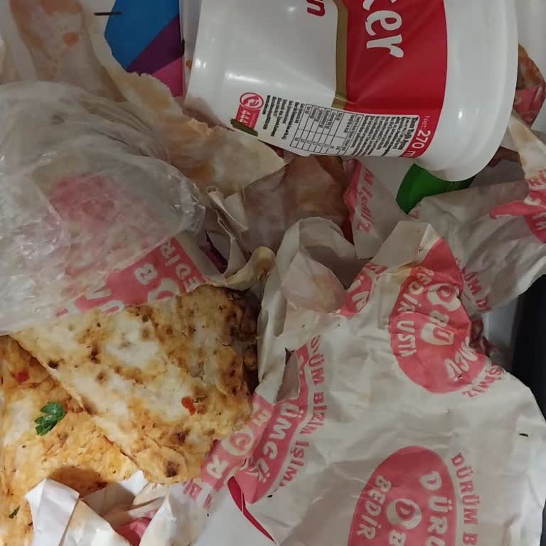 Dürümcü Bedir Usta Antalya Meltem Şubesinde Dürümde Salyangoz Bulunduğu İçin Hijyen İhlali