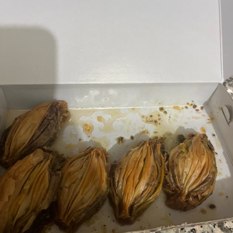 Alimoğlu Baklava’dan Gelen Bayat Ve Yanlış Antep Fıstıklı Baklava Üzerine Şikayet