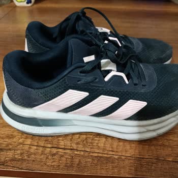 In Street Adidas Ayakkabısında Hızlı Aşınma Ve Mağaza Desteği Yokluğu