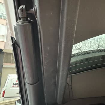 Renault Austral 2025 Trunk Water Leak Ignored By Service