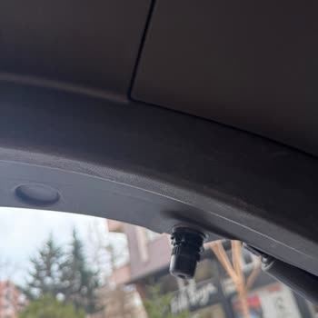 Renault Austral 2025 Trunk Water Leak Ignored By Service