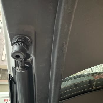 Renault Austral 2025 Trunk Water Leak Ignored By Service