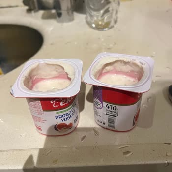 Yoğurt Kaplarından Biri Yarı Boş Çıktı Ve Üretim Hatası Talebi
