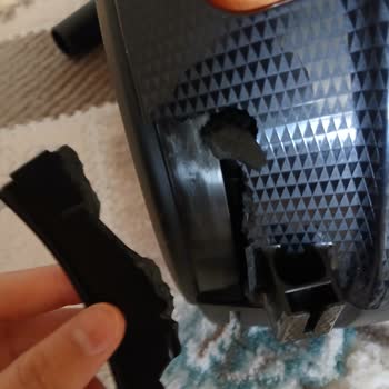 Kırık Süpürge Ve Cevapsız Satıcı Sebebiyle Mağduriyet