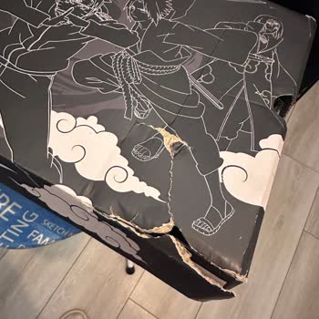 Converse Kargo Hatası: Kutusu Yırtılmış Ve Kusurlu Ürün