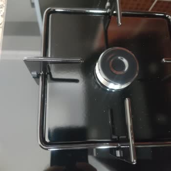 Bosch Ankastre Ocağımda 4 Gün İçinde Izgaralar Çizildi Ve Boya Döktü