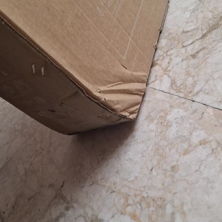 Kırık Kutu İçinde Gelen TV İçin Değişim Talebi