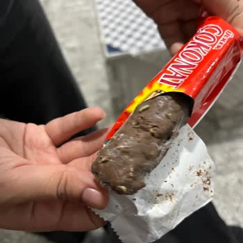 Ülker Çokonat Ürünün İçinde Kurt Bulunması Hijyen Ve Sağlık Endişesi