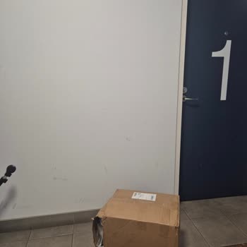 iMile Delivered Broken Parcel With Missing Item - Unsatisfied Costumer