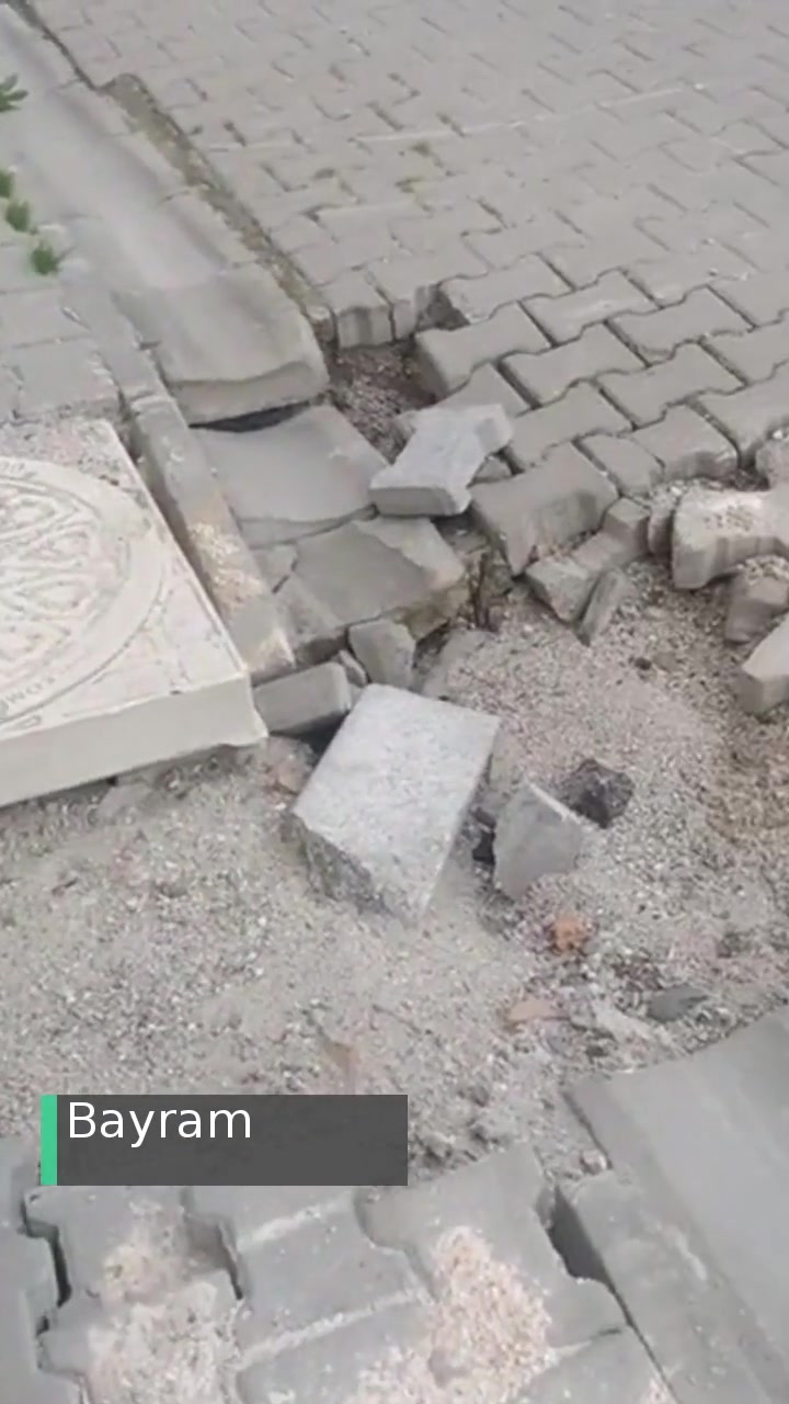 Manisa Su Ve Kanalizasyon İdaresi Yol Çökük Yapılsın! videonun kapak resmi