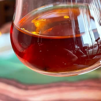 Meşhur Sarıyer Börekçisi Ömer Usta Kaldırıma Ve Yol Kenarına Çivi Çakmış