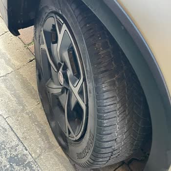 Meşhur Sarıyer Börekçisi Ömer Usta Kaldırıma Ve Yol Kenarına Çivi Çakmış