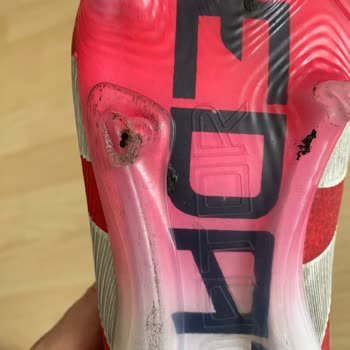 Intersport Adidas Kramponundaki Üretim Hatası ve Mağazanın Çözüm Sunmaması