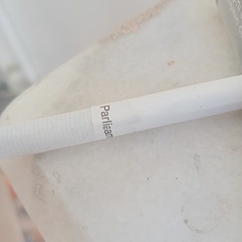 Parliament Night Blue Pack'te Çöp Ve Sert Maddeler Boğazı Tahriş Ediyor