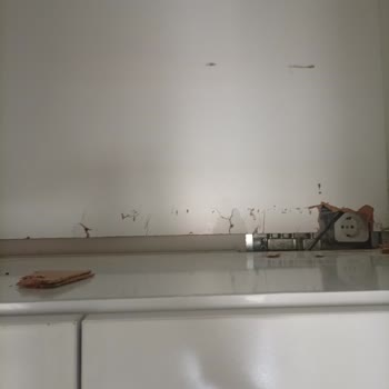 Kurulum Yapılmadı, Kablo Kesildi Ve Vestiyer Zarar Gördü