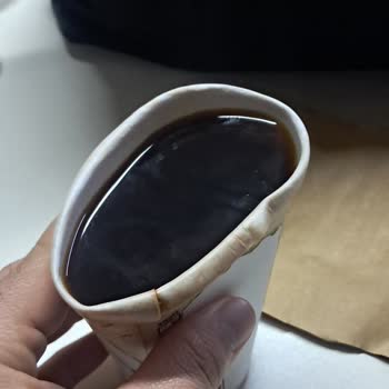 Pablo Artisan Coffee’de Tek Bardak Gönderimi Ve Erimiş Bardak Şikayeti