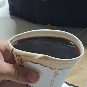 Pablo Artisan Coffee’de Tek Bardak Gönderimi Ve Erimiş Bardak Şikayeti