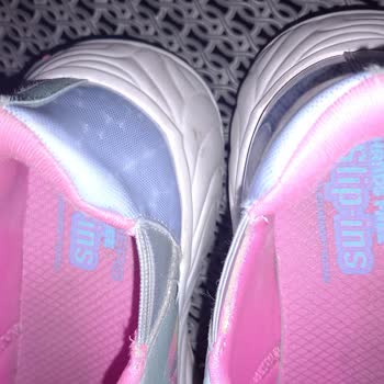 Solicito reembolso por zapatillas Skechers Starry Lite deformadas