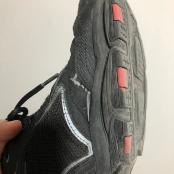 Zapatillas Skechers Vigor 3.0 con desgarros por defecto de fabricación