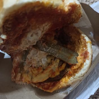 Sipariş Notu İhlali: Hamburgerde İstenmeyen Sos, Turşu Ve Cheddar