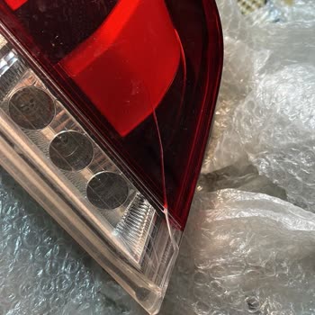 Aras Kargo’da 25.000 TL Değerindeki Araç Farı Kırık Teslim Edildi