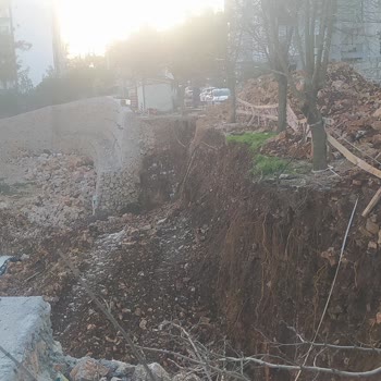 Muğla Büyükşehir Belediyesi Sivil Geçişe Açık Sokağı Asmin İnşaata Hafriyat Deposu Olarak Kullandırıyor