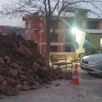 Muğla Büyükşehir Belediyesi Sivil Geçişe Açık Sokağı Asmin İnşaata Hafriyat Deposu Olarak Kullandırıyor