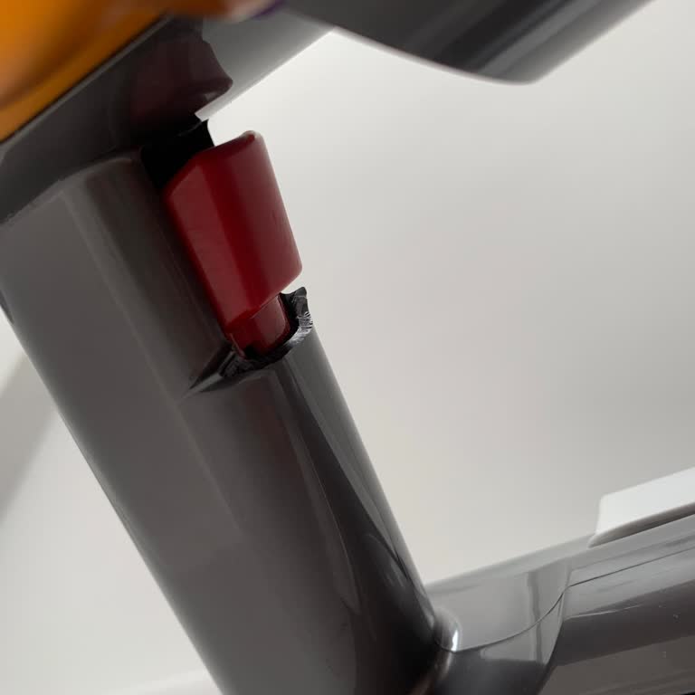 Dyson V15 Düğme Koruyucu Parçası Kırıldı Ve Cihaz Aniden Duruyor: Ücretsiz Değişim Talebi