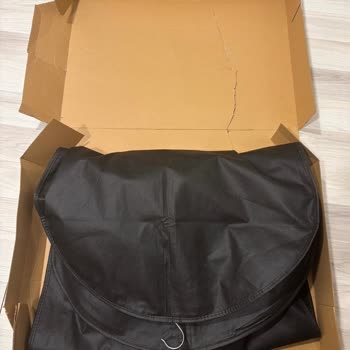 Kırık Kutu, Yanlış Gönderi Ve Kırışmış Mont