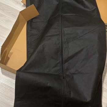 Kırık Kutu, Yanlış Gönderi Ve Kırışmış Mont