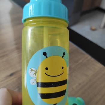 Skip Hop, botella infantil con tapa rota y sin repuestos disponibles