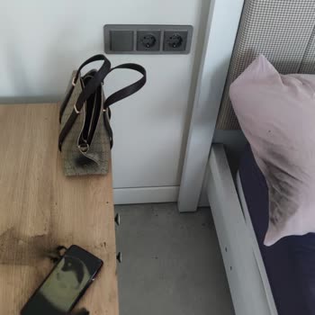 Şarj Sırasında Patlayan Telefon Güvenlik Riski Ve Yetersiz Değişim Talebi