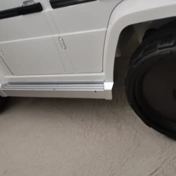 E‑Bebek’ten Mercedes Akülü Arabamda Jant Kapakları Eksik