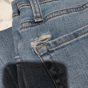 Mavi Mağazasında Kot Pantolonun Hızlı Yırtılması Ve Çözüm Sunulmaması