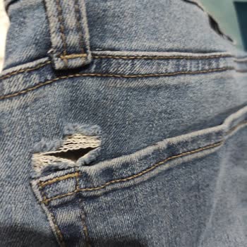 Mavi Mağazasında Kot Pantolonun Hızlı Yırtılması Ve Çözüm Sunulmaması