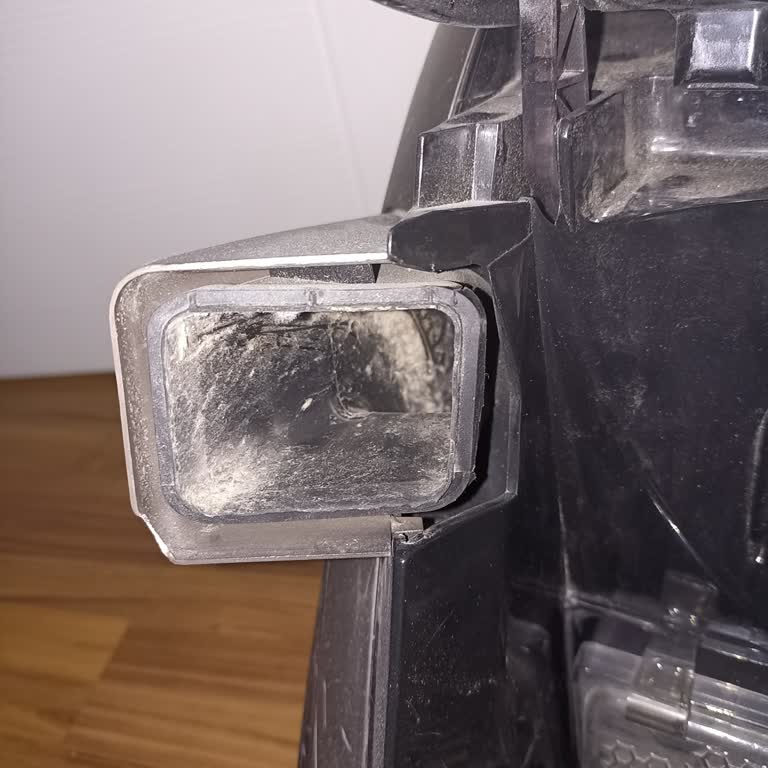 Aspiradora Rowenta RO7676 no funciona por falta de pieza, pido envío