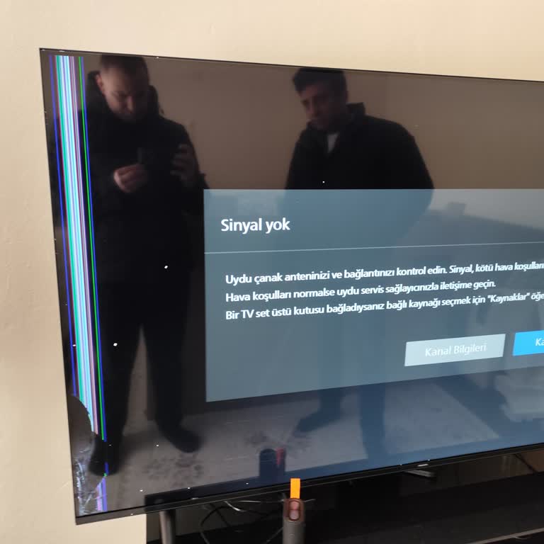 A101 Mağazası Ve Philips Servisinde Kırık Ekran Sorunu Çözülmüyor
