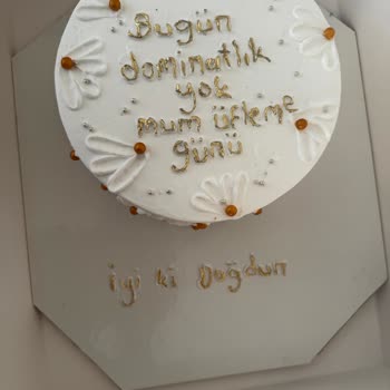 Şık Pasta İsteğim Özensiz Görünüm Ve Silik Yazı İle Karşılandı