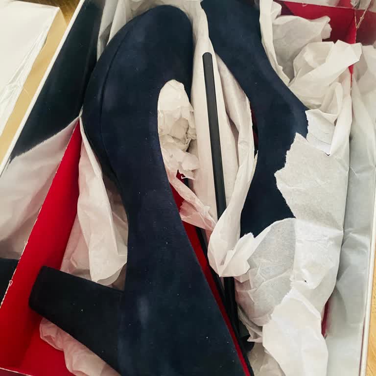 Deri Siparişine Rağmen Süet Ayakkabı Gönderildi Ve İletişim Kurulamıyor