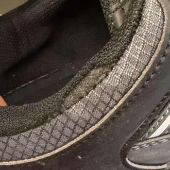 Zapatos Slazenger tienen espuma abierta en la parte superior izquierda