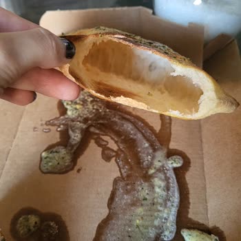 Sarımsaklı Ekmekte Şişmiş Boş Ve Sert Hamur Ücret İadesi Talebi